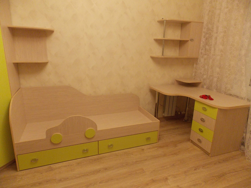 Детская кровать и письменный стол на заказ