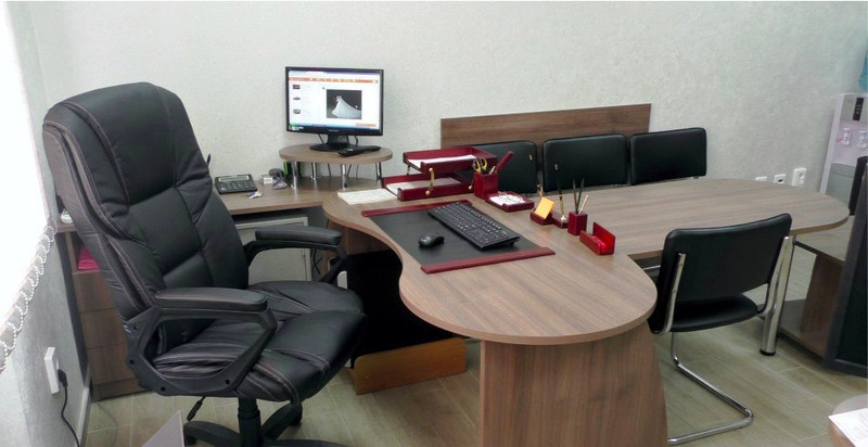 Офисный угловой компьютерный стол по индивидуальному проекту