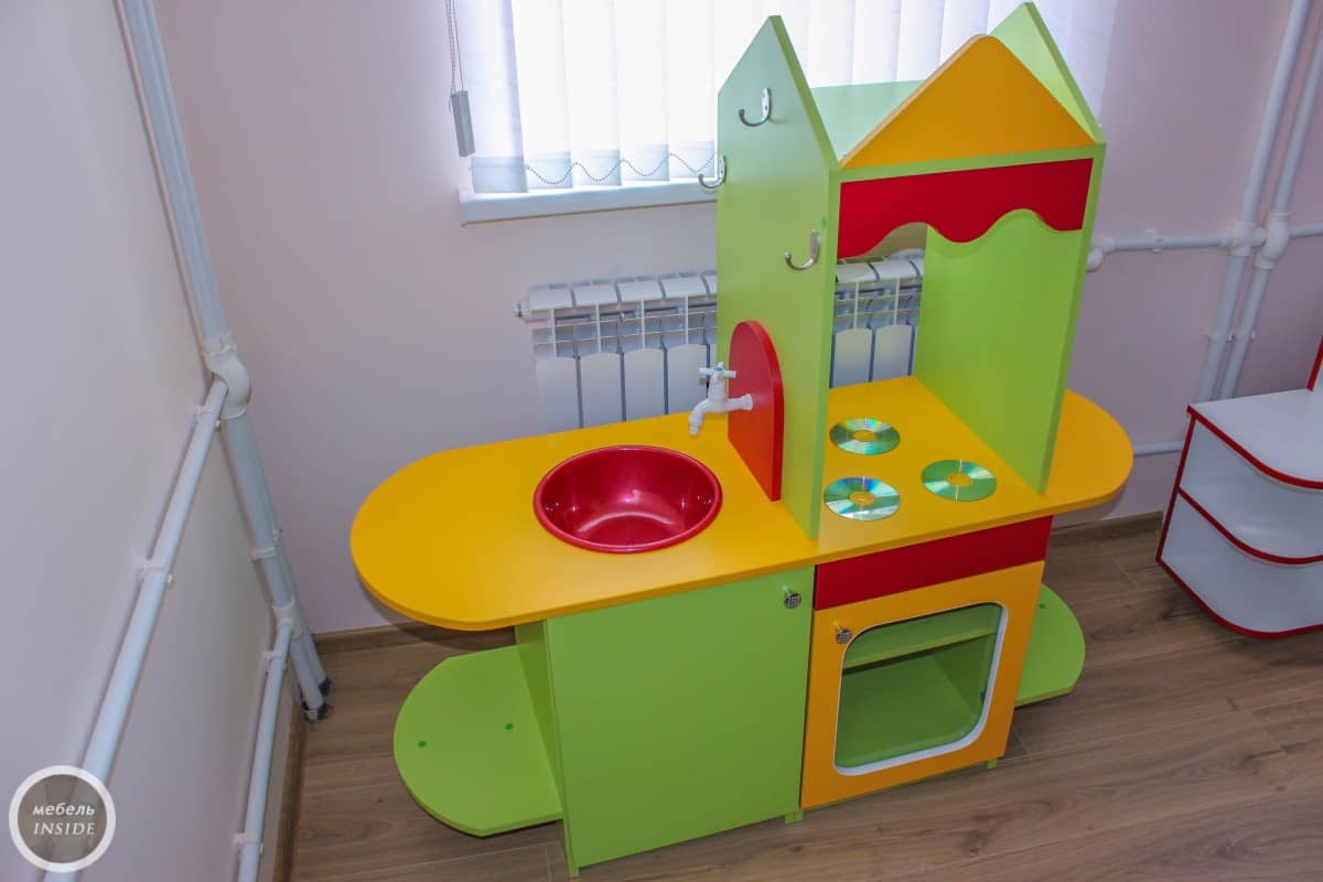 Мебель в ясли. Игровой модуль кухонька для детского сада. Детская мебель для детского сада. Игровая кухня для детского сада. Игровая мебель для детского сада.